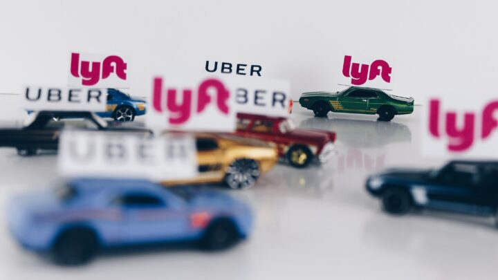 White House Taps Uber and Lyft offer a free vehicle to vaccine appointments